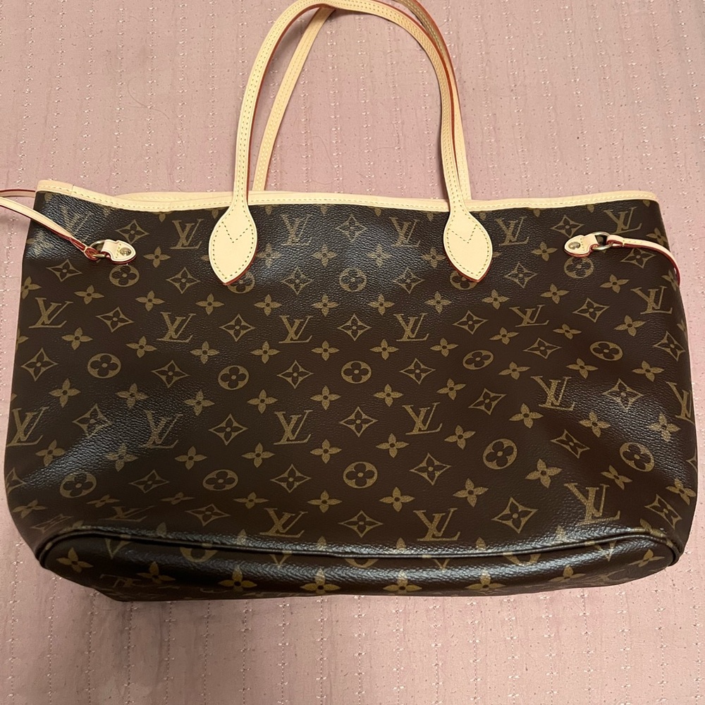 Never used Louis Vuitton Neverfull MM Tote Bag Perfect Condition